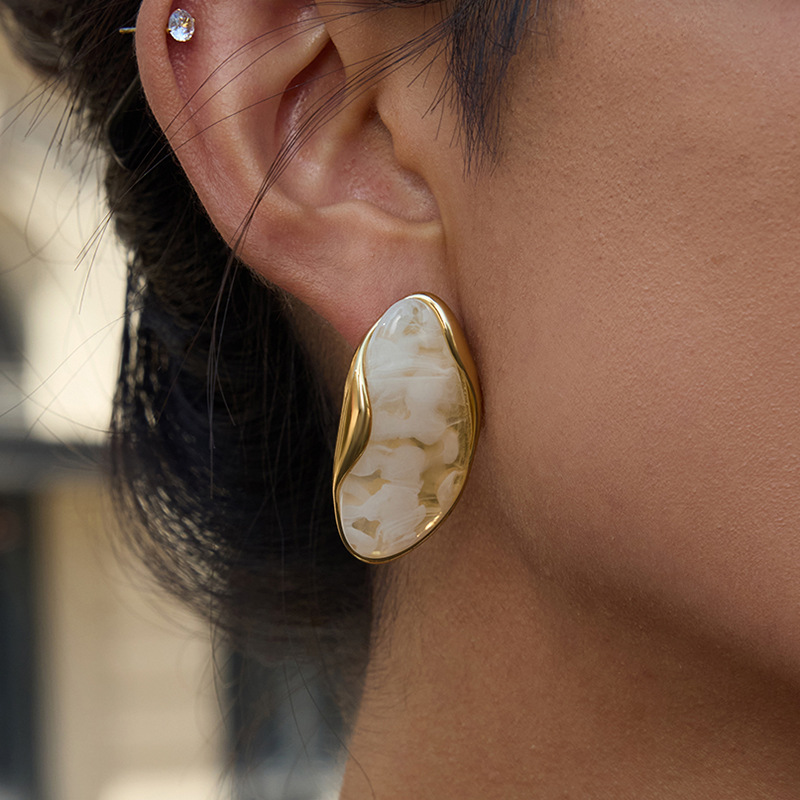 Retro Irregular Geometric Resin Stud Earrings for Women Exquisite Gold Color New Design Earrings Fashion Daily Jewelry 2026