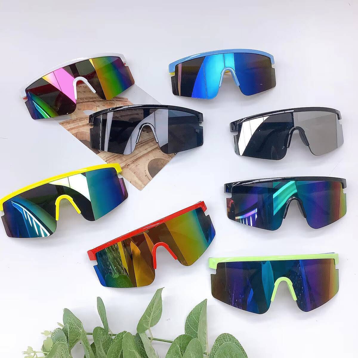 2026 New Children's Sunglasses Fashion Cycling Sports Glasses Sunscreen and Windproof Children's Outdoor Cycling Goggles