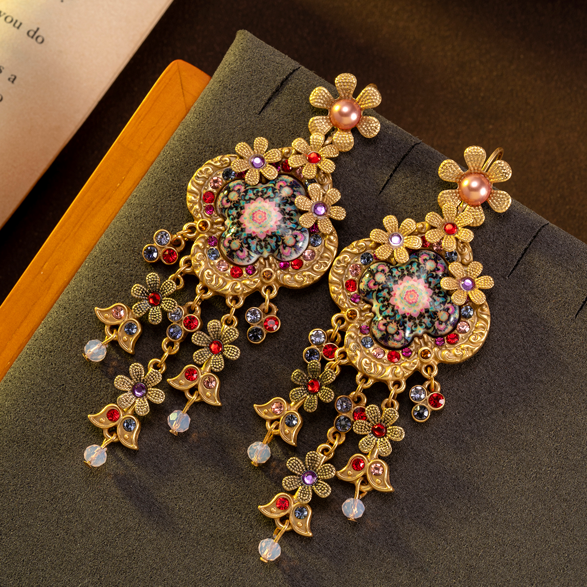 1 Pair of Vintage Retro Floral Colorful Rhinestone Imitation Pearl Inlaid Fashionable and Elegant Pendant Earrings Suitable for Women's Daily Wear and as a pen gpt