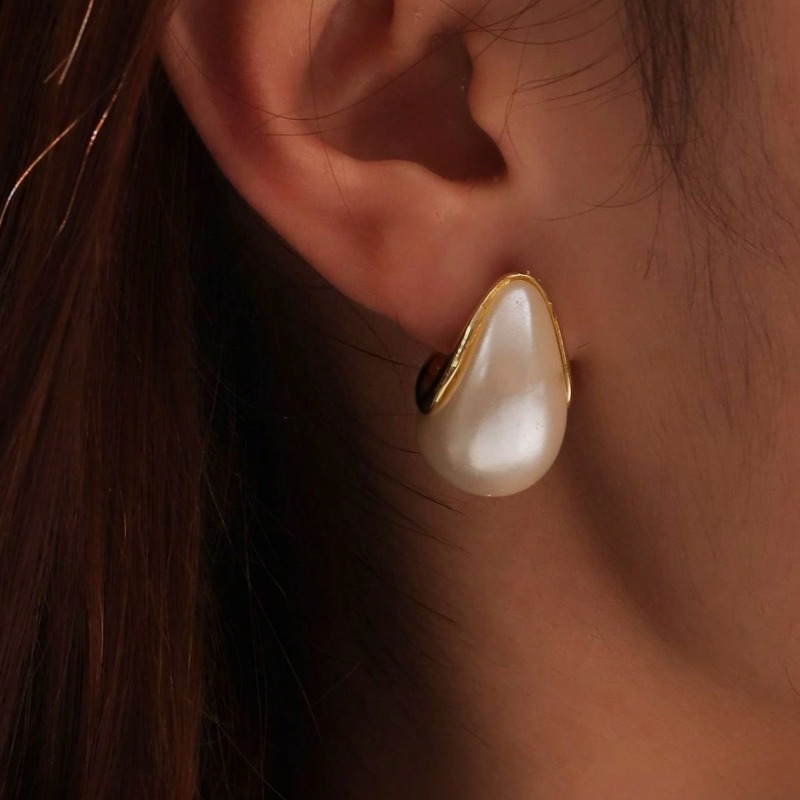 1 Pair Exquisite Ladies Earrings - Geometric Shape With Faux Pearl Decoration, Luxury Elegant Party Accessories