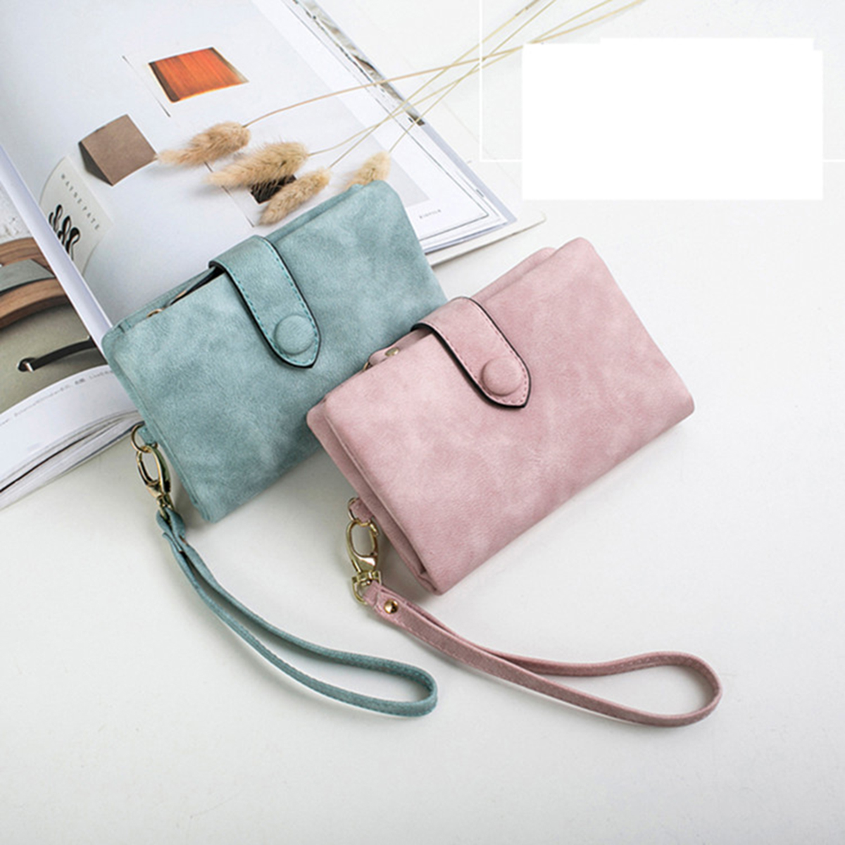 New women's short wallet European and American retro simple fashion all-match multiple card slots handbag student coin zipper co