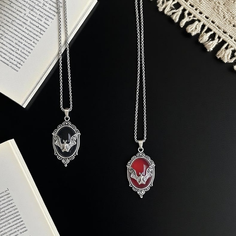 Hot-selling Gothic bat stainless steel pendant necklace jewelry crystal gemstone couple party necklace hip-hop style lucky gift pen gpt