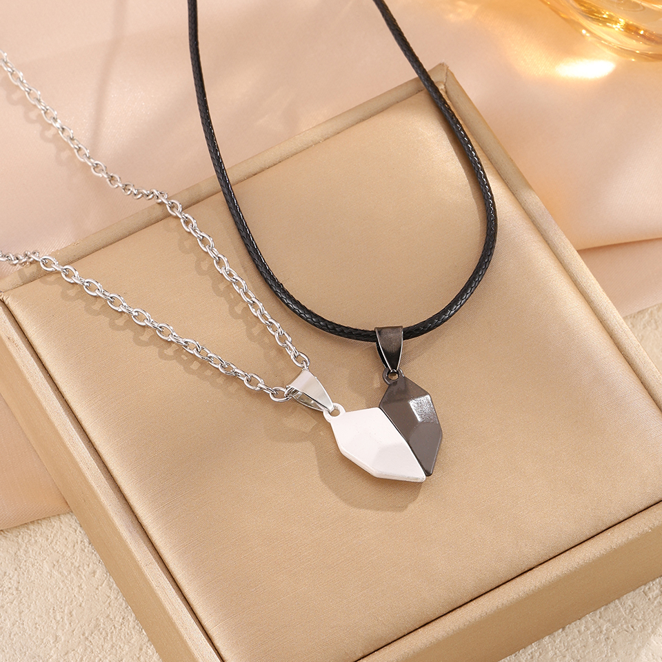 ZAKOL 2Pcs Magnetic Heart Couple Necklace For Women Valentine's Day Sweater Chain For Best Friend Lovers Jewelry