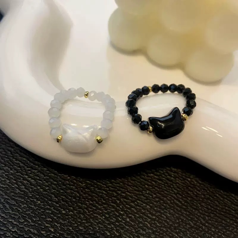 Cute cat bead ring for women, black and white cat head ring for index finger, small niche for girlfriend, suitable for fema