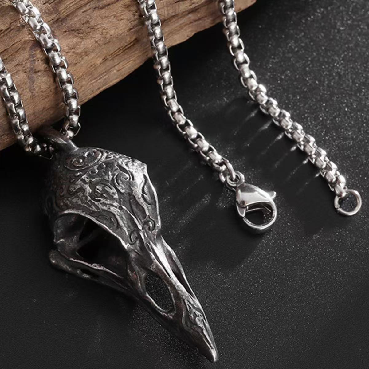 Retro Nordic Style Crow Skull Pendant Animal Bird Necklace for Men Personalized Jewelry Lucky Amulet