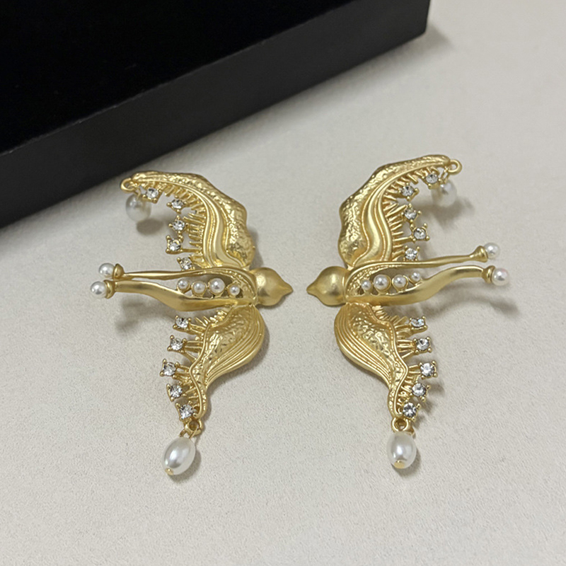 NEW Elegant Metal Artificial Pearl Bird Dangle Earrings For Women Fashion Statement Jewelry Accessory