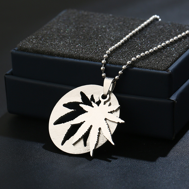 Fashionable Stainless Steel Leaf Pendant Necklace Unisex Hip Hop Party Jewelry for Men And Women