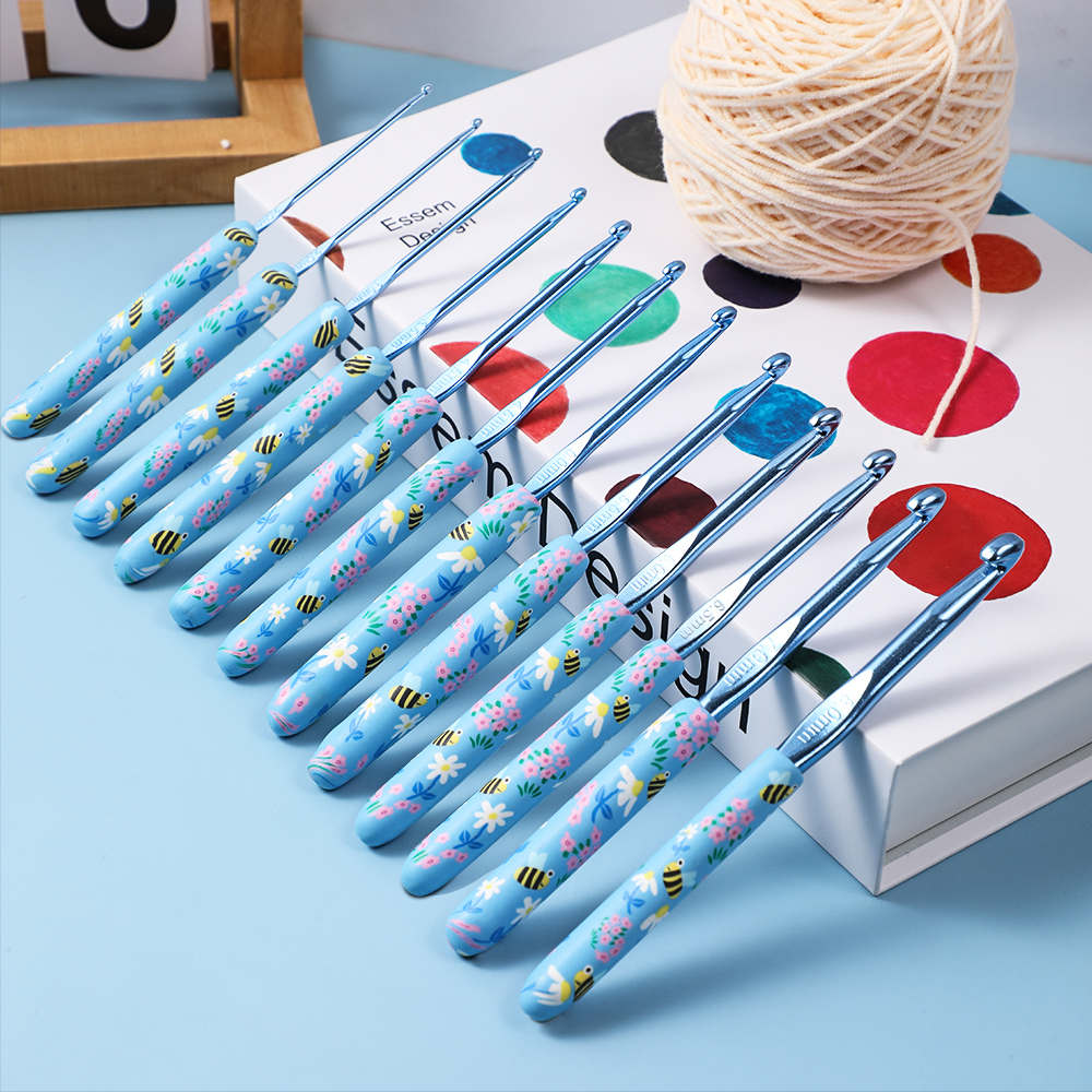 1/12 PCS New Polymer Clay Crochet Knitting Tool Set Bee Print Design Handmade DIY Full Kit for Sweater Knitting