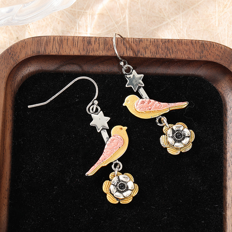 Retro Creative Bohemian Women's Personalized Animal Bird Pendant Earrings Cute Metal Ear Jewelry Simple