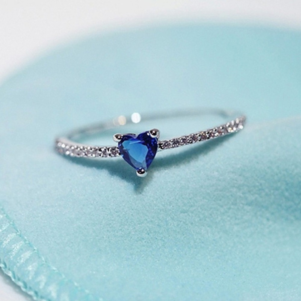 New Simple Cute Female Blue Crystal Stone Ring Ladies Engagement Ring Luxury Heart Shaped Zirconia Ring Couple Accessories