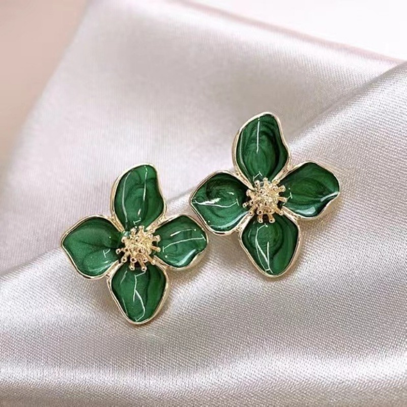 Fashion Four-petal Gold White Color Dripping Oil Flower Stud Earrings for Women Ear Stud New Trendy Girls Jewelry