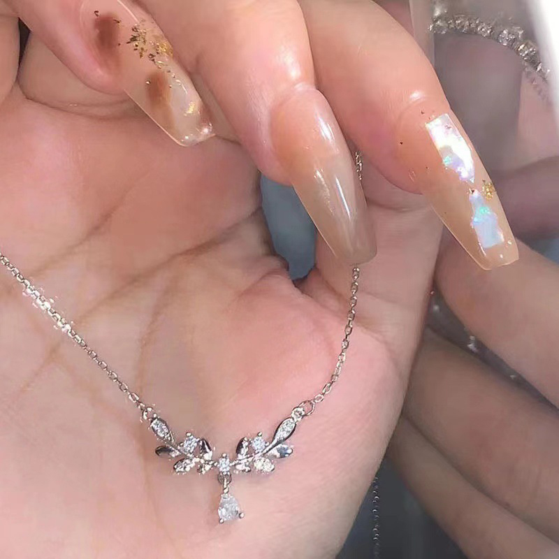 1pcs Light Luxury Crystal Leaf Water Drop Pendant Necklace Fashion Clavicle Chain Silver Color Zircon Neck Chain For Girlfriend