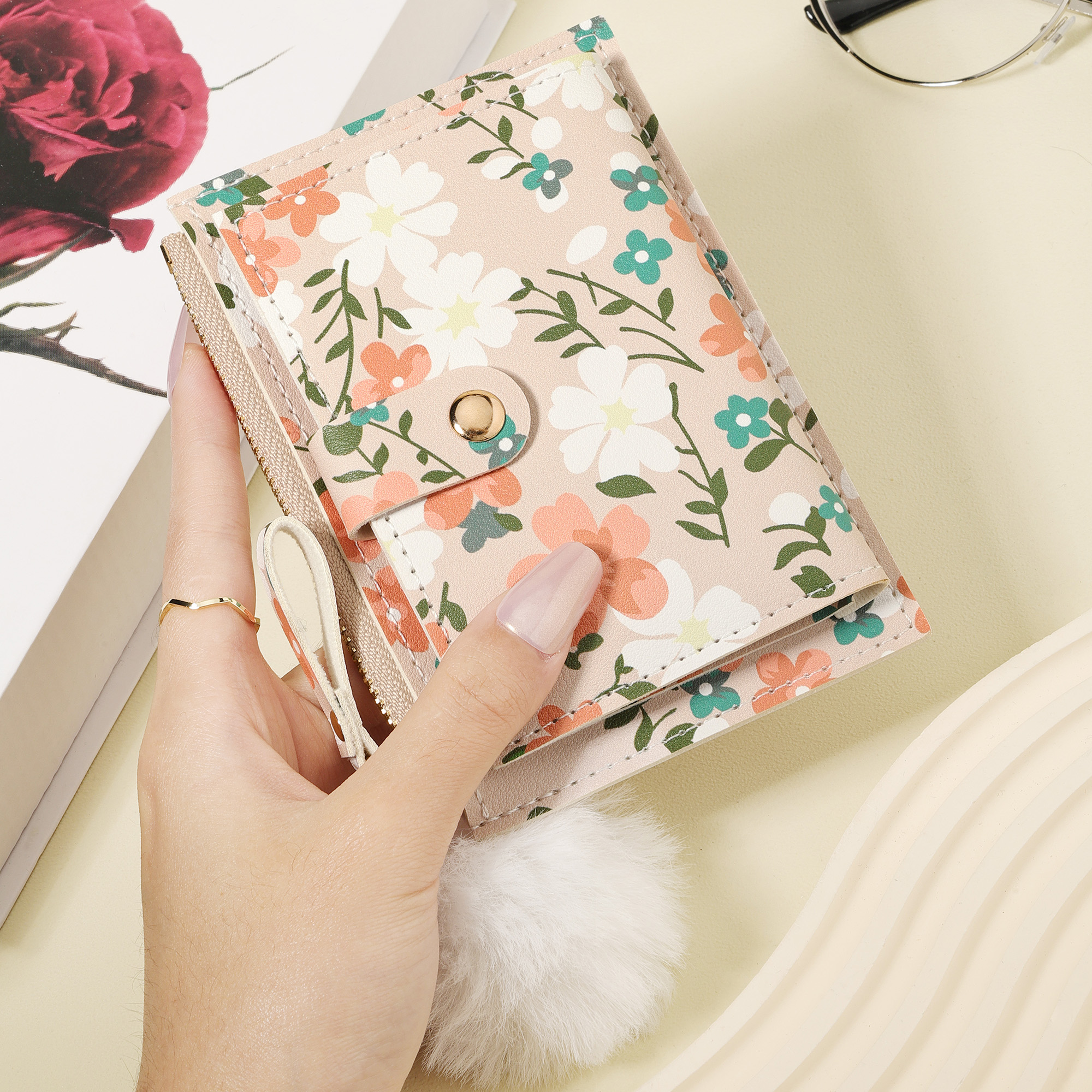 Fashionable floral print simple women's wallet With a Pom-pom Charm, High quality portable multi card slot women's short multifu