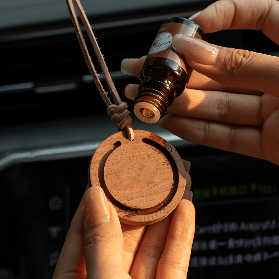 1PC Round Premium Wood Diffuser - Handmade from White Wax Wood and Black Walnut - Elegant Car Suspension Aroma Accessories
