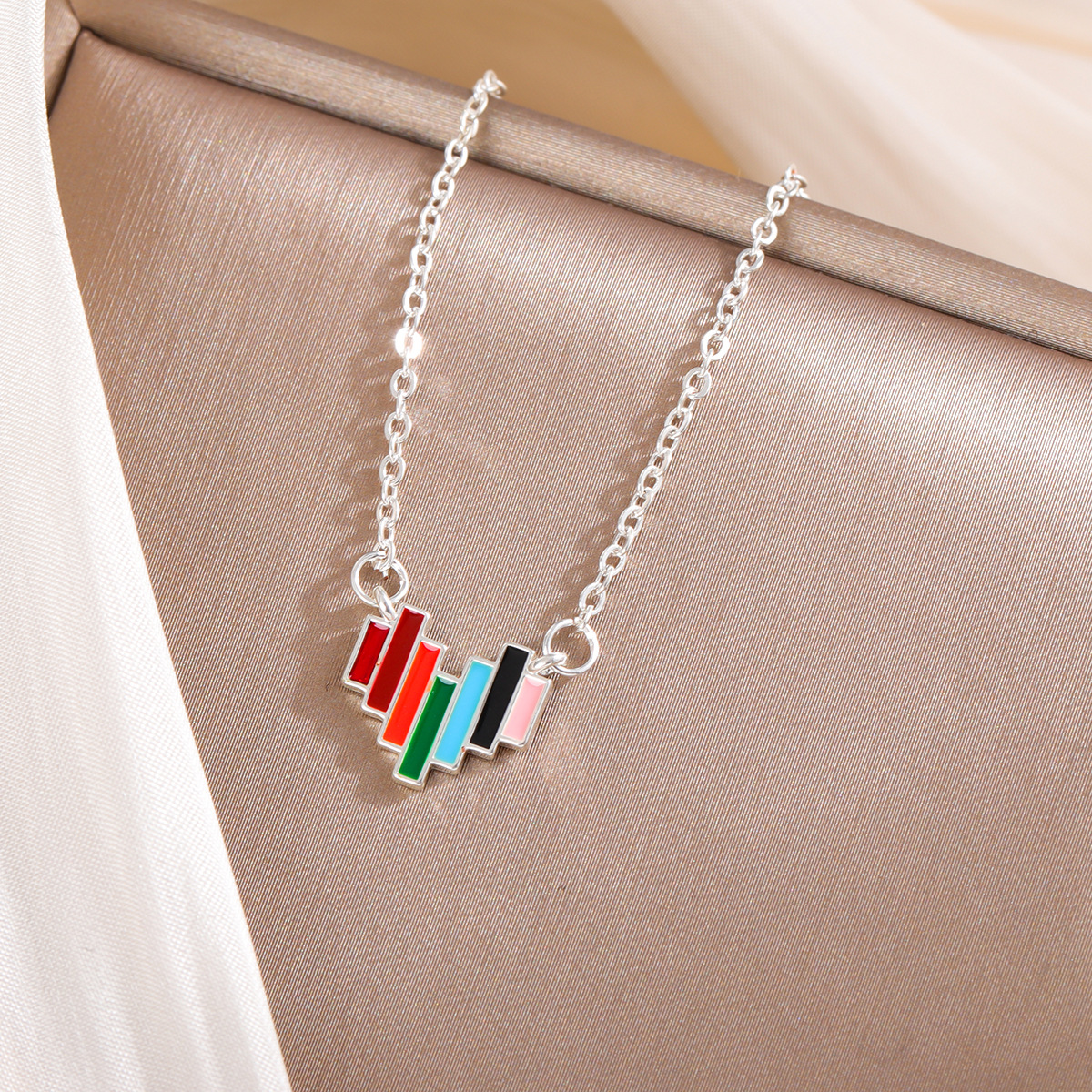New Personality Beautiful Colorful Rainbow Love 925 Sterling Silver Jewelry Fashion Simple Heart Temperament Necklaces XL196