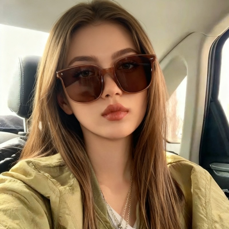 New Women's and Men's Universal Folding Fashion Sunglasses Lightweight Elegant Portable Trendy Accessories