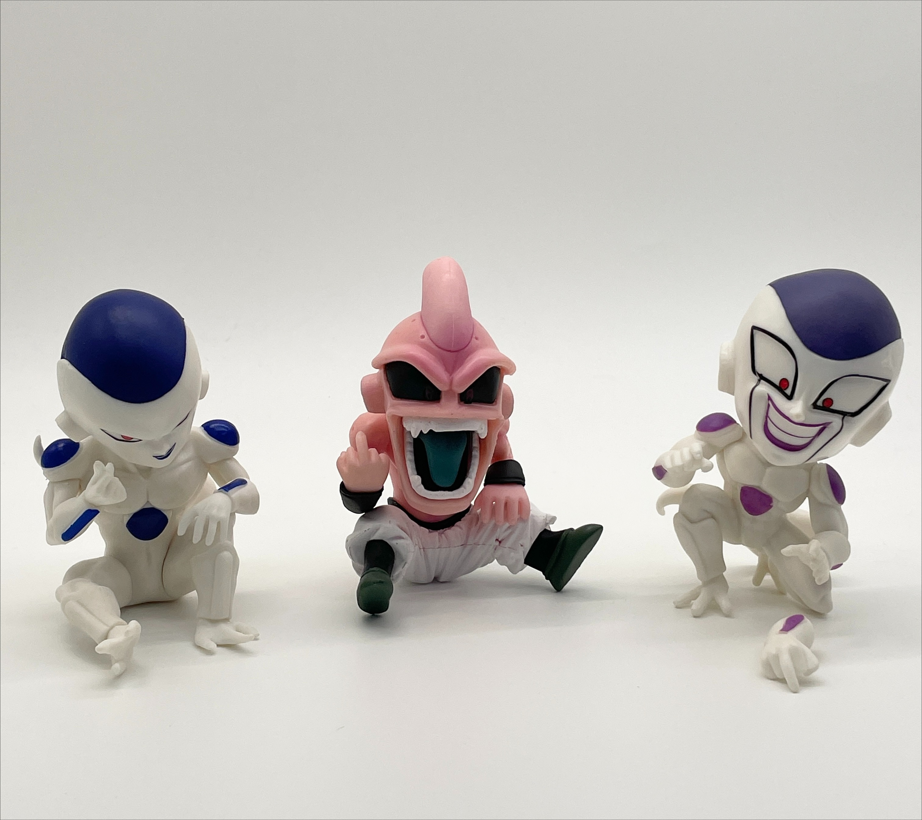 Dragon Ball GK Dark Humor Majin Buu Flipping the Bird, Frieza Making a Heart Gesture, Handcrafted Figurine Model Toy