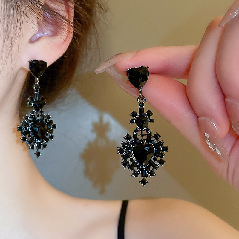 Inlaid Rhinestones Heart Pendant Earrings for Women Fashion Black Color Dangle Earring Cool Girls Punk Party Jewelry K1 pen gpt