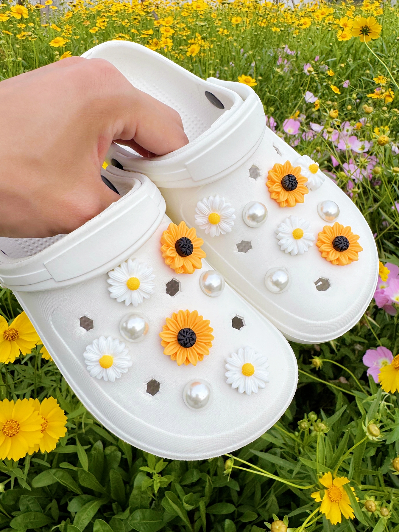 16 casual and cute (sunflower white flower) shoe buckle DIY decorations, suitable for shoes with holes and sandals