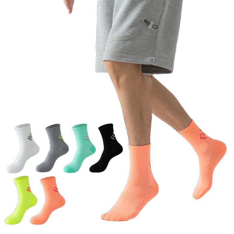 1 pair of mid length running socks, quick drying breathable marathon socks