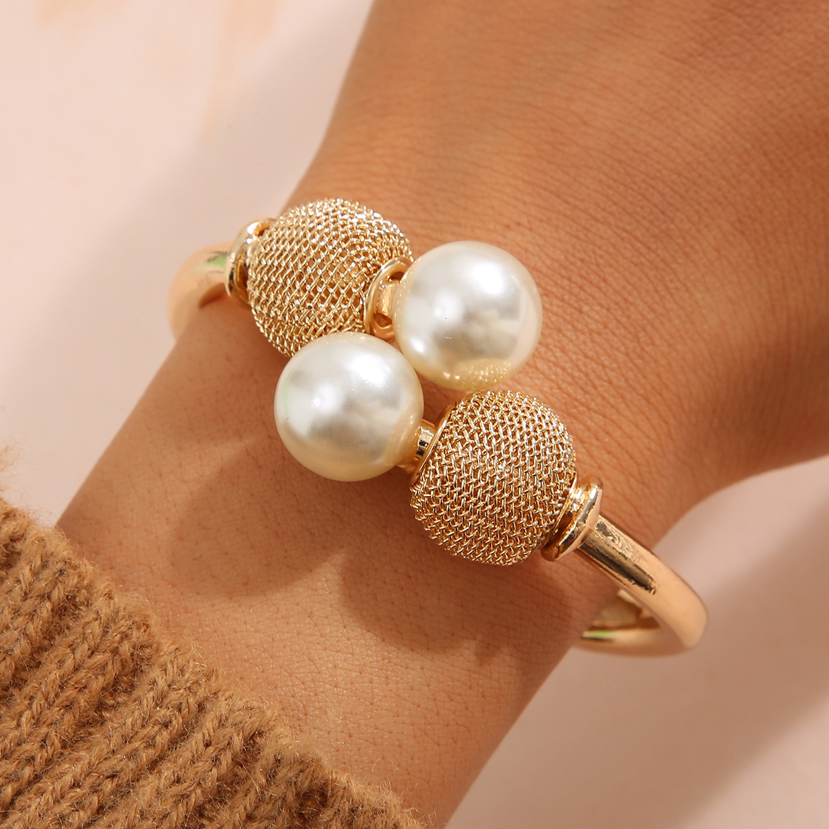 Vintage Creative Simple Bangle For Women Elegant Exaggerated Pearl Open Bracelet Female Fashion Party Jewelry Accessories