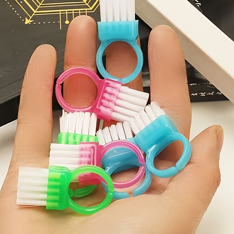 3-Piece Mini Finger Clip Dust Brushes Easy Handle Nail and Jewelry Cleaning Tools for Nail Art Personal Manicure Care