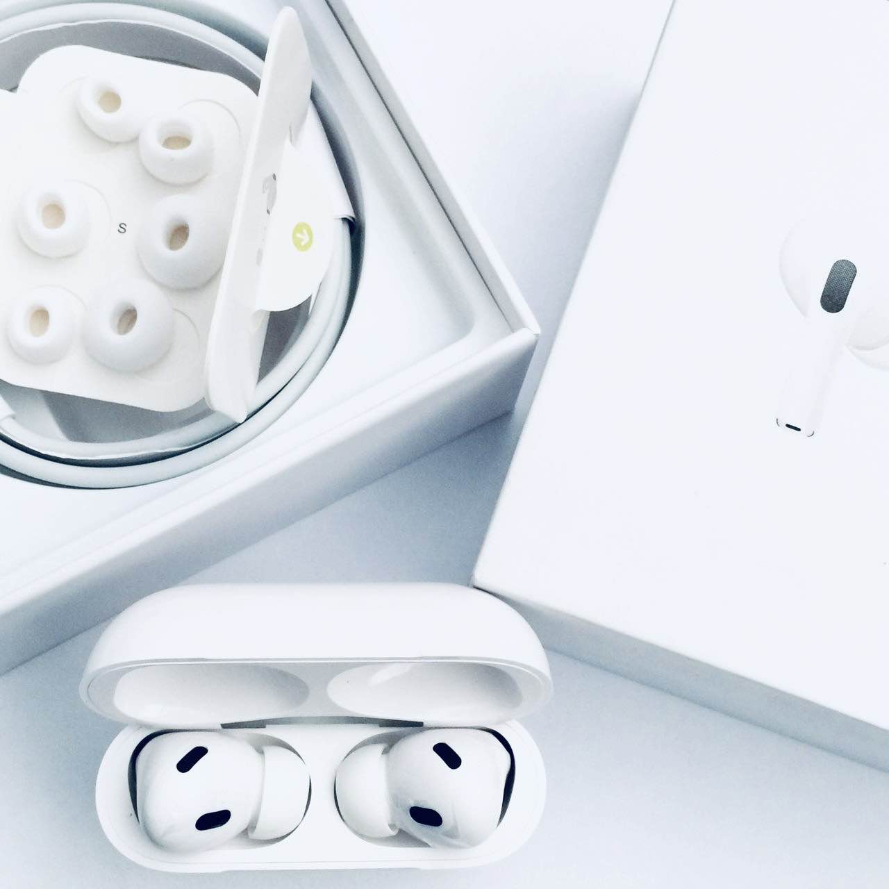 Airpods Pro 2 Gen |ANC| ACTIVE NOISE CANCELLATION Wireless Charging Bluetooth Case Premium Sound
