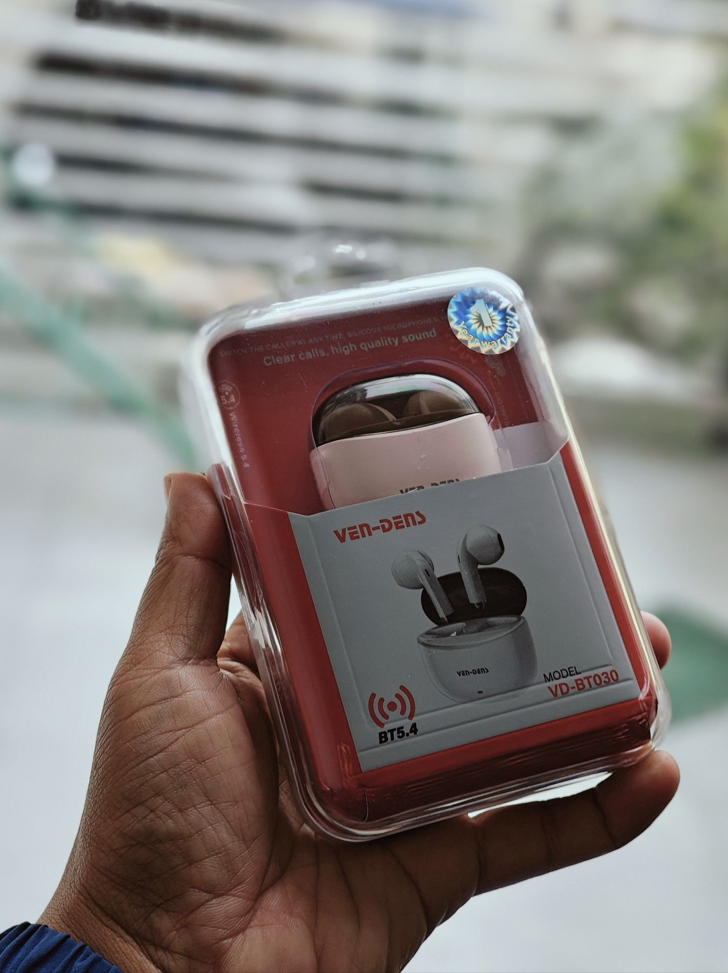Ven Dens Earbuds - 

Experience clear HD calls and powerful wireless audio with the Vendens VD-BT030. Featuring Bluetooth 5.4, silicone microphone, and seamless caller switching all packed in a compact, 4-hour talk time design.