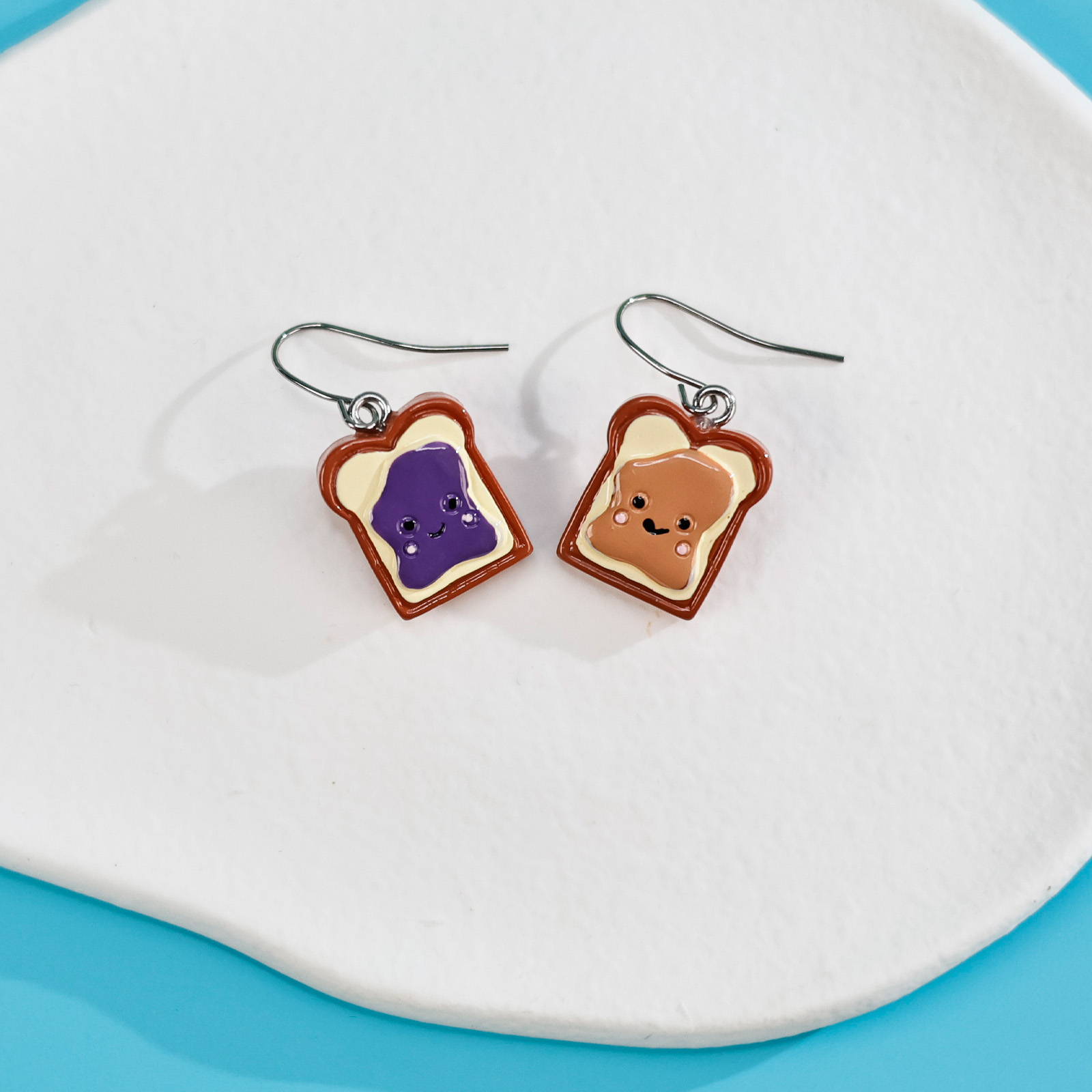 1 Pair Cute Toast Drop Earrings, Hand-Painted Resin Material, The Best Gift for Girls on Christmas, New Year and Birthdays.