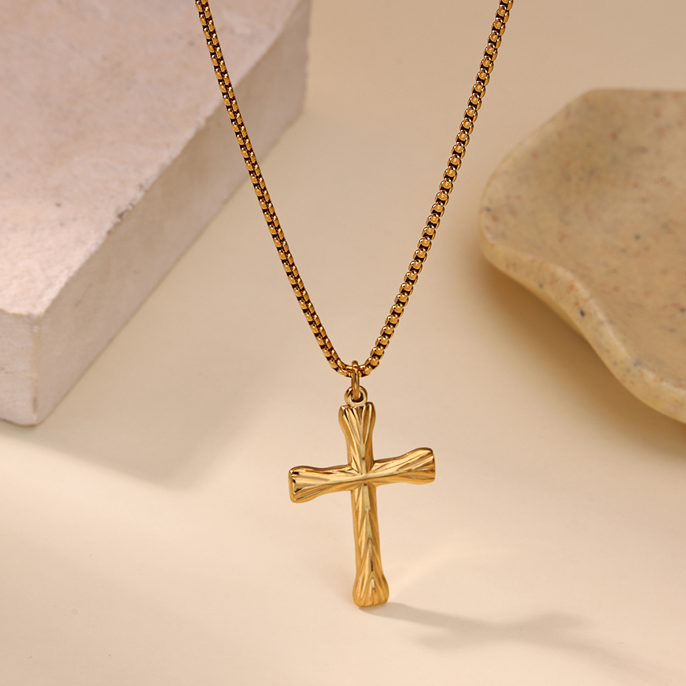 Waterproof Stainless Steel Creative Cross Pendant Necklace Exclusive for Men Unisex Classic Fashion Jewelry Accessorie