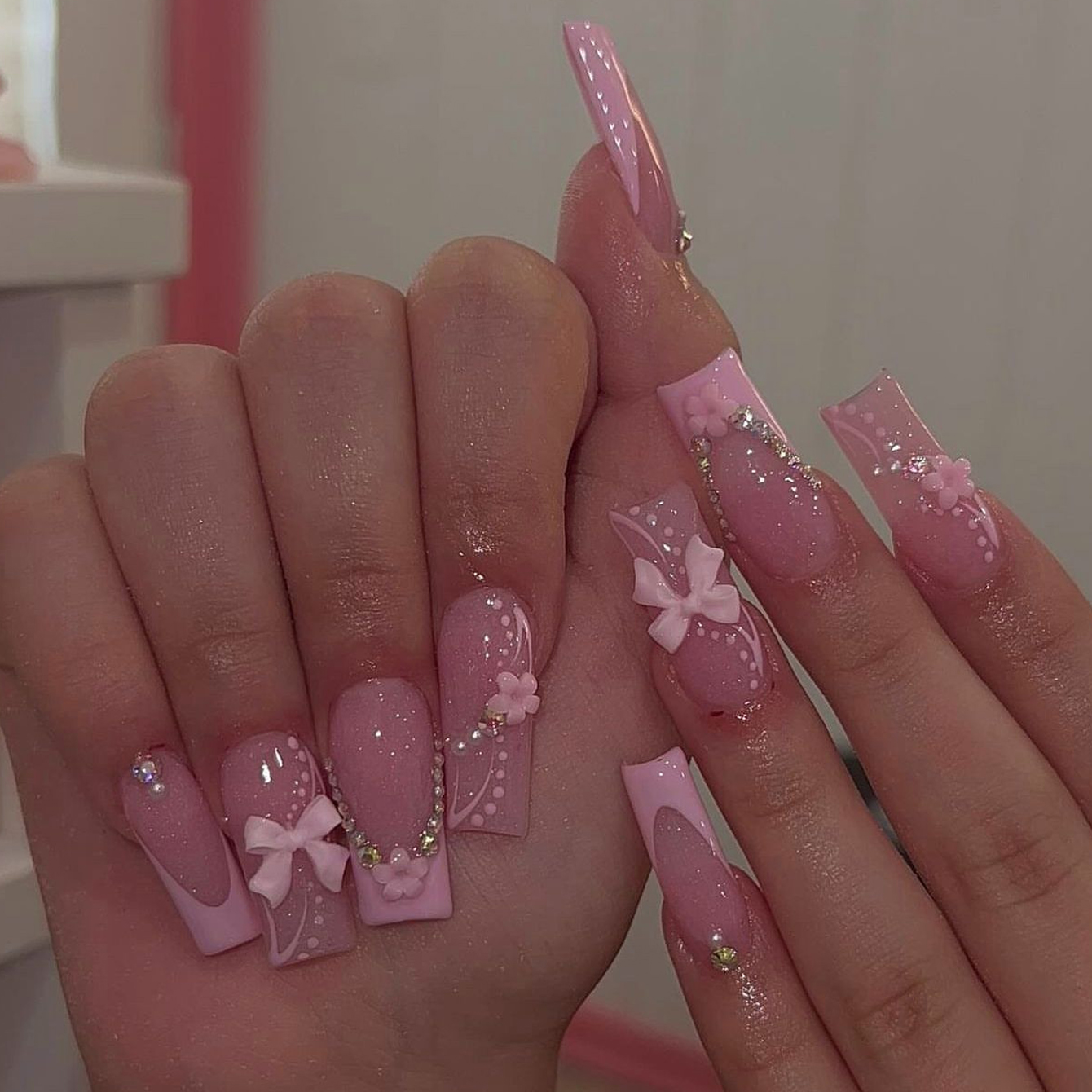 24PCS Pink Coffin Nail 3D Pink Bow Flower Decoration Rhinestone Setting Exquisite Elegance, Simple and Generous, Suitable for