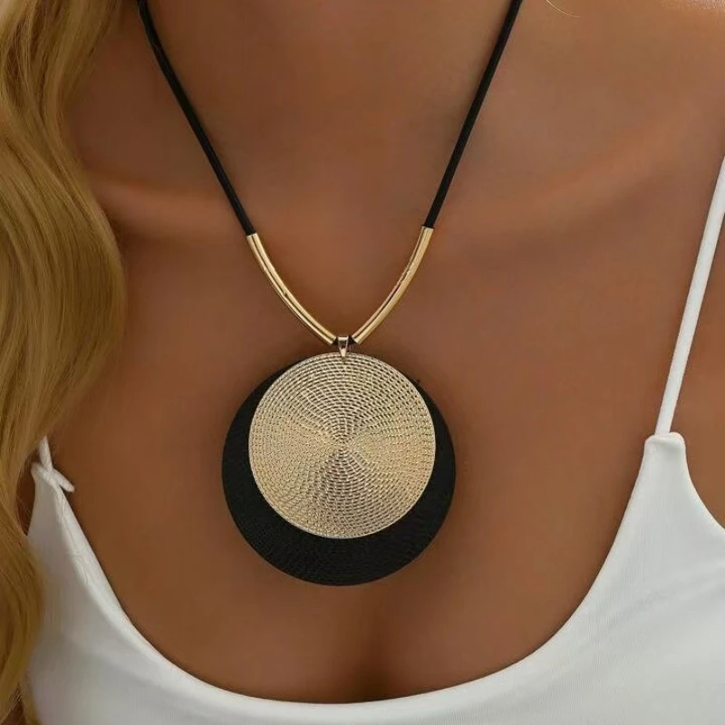 Personalized Unique Design Large Round Vintage Flower Pendant Necklace Women's Bohemian Ethnic Style Jewelry