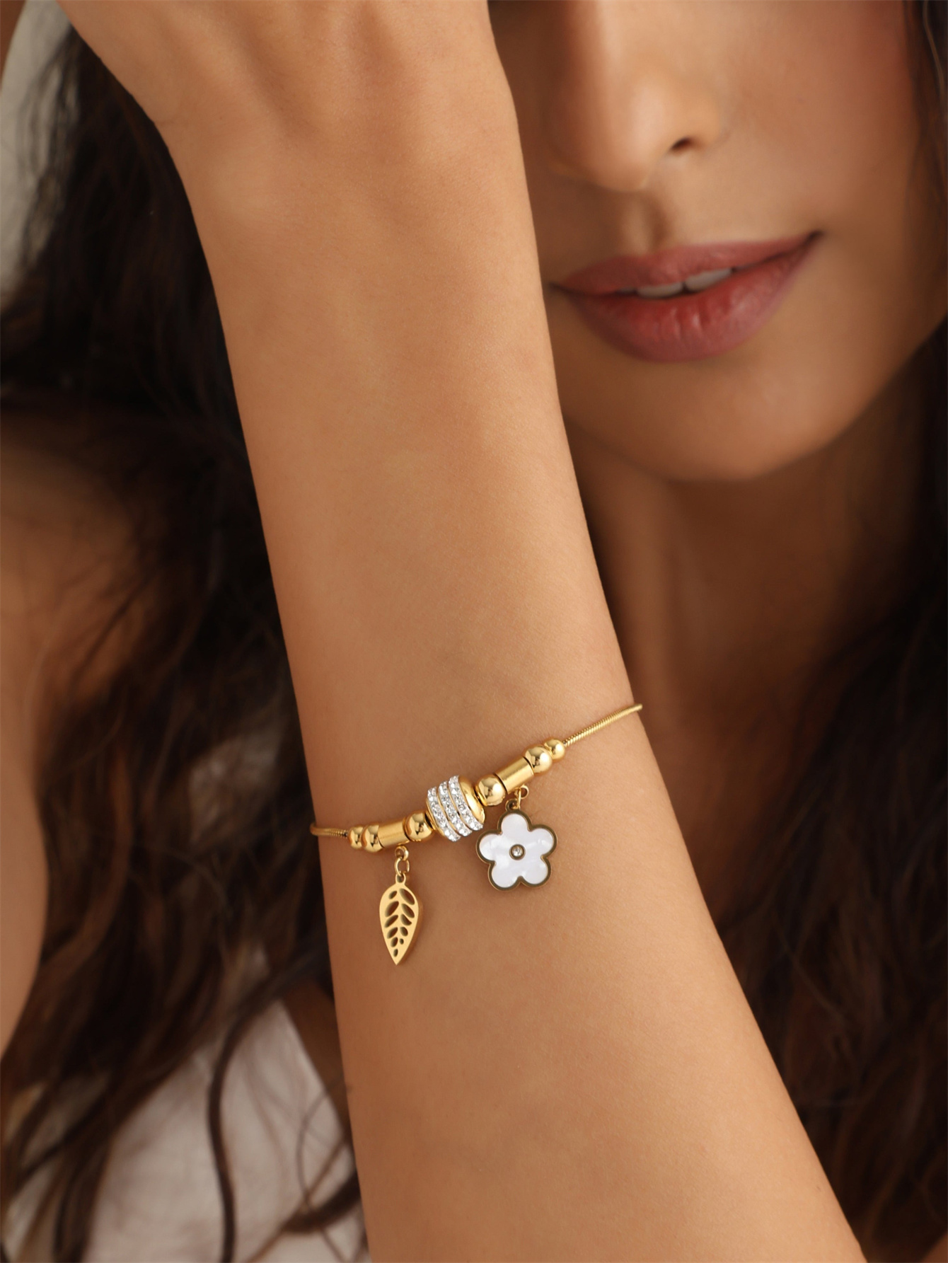 1pc Stainless steel bracelet five-leaf clover diamond pendant bracelet for women Japanese and Korean ins new electroplated titan