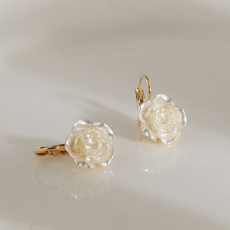 Luxury White Camellia Flower Dangle Earrings For Women Summer Elegant Korean Fashion Advanced Sense Gold Color Party Jewelry