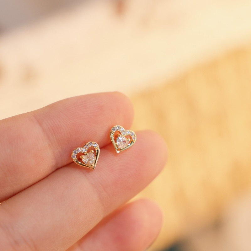 Pair of Hollowed Double Heart Synthetic Zircon Ear Studs - Simple Retro Style, Women's High-End Elegance Design