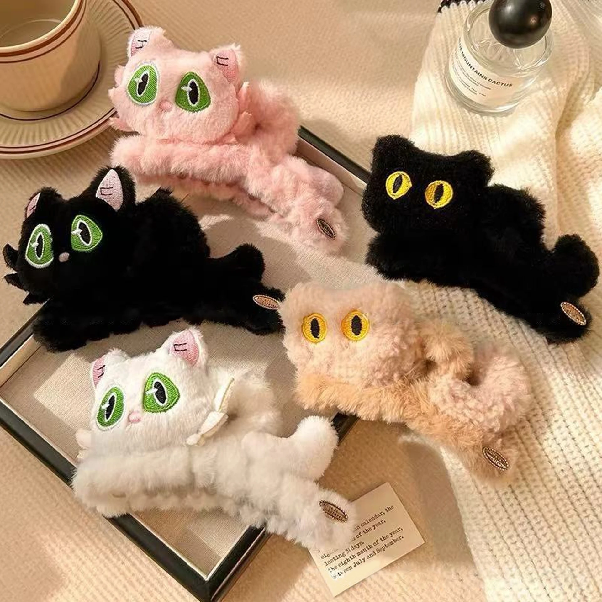 1pc New Cute Cat Hair Claw Autumn and Winter Cartoon Versatile Large Plush Hair Clip Shark Clip for the Back of the Head