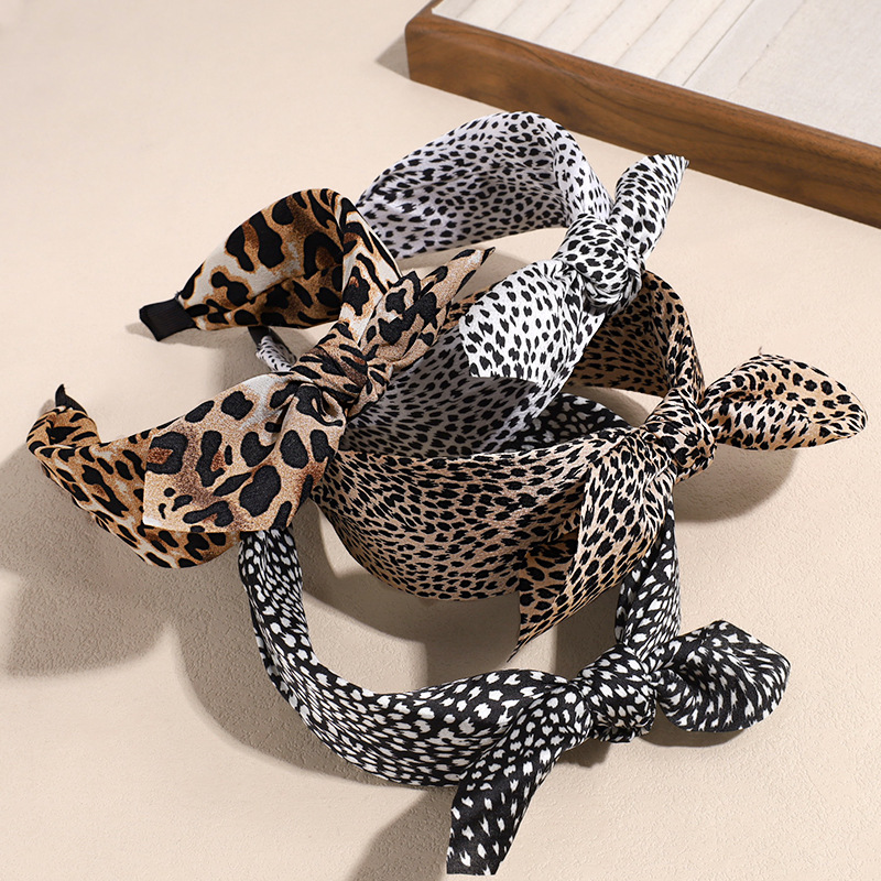1pc Korean version leopard print bow hairband, retro hairband with teeth, wide edge, anti-slip, for washing face and hair, femal