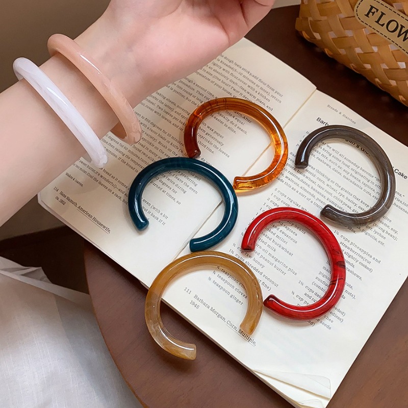 Round Cylinder-shape Acrylic Opening Bangles for Women Multi-colored Retro Resin Smudging Cuff Bracelet Look Fair Hand Jewelry M