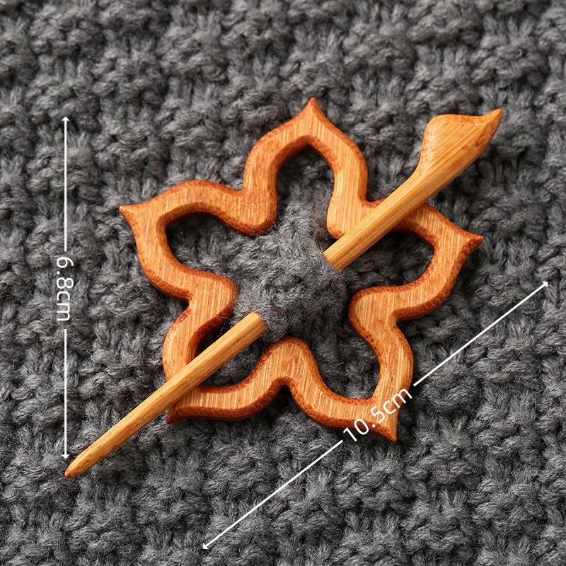 1PC Retro Umbrella Dancing Piggy Wooden Brooch Maple Leaf Bunny Animal Sweater Pin Christmas Tree Bird Kitty Scarf Buckle Girl