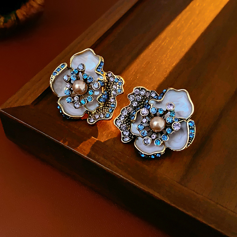 Rhinestone Dripping Flower Pearl Studs Earrings for Women Vintage Exquisite Personality Earring Elegant Friend Jewelry Wholesale