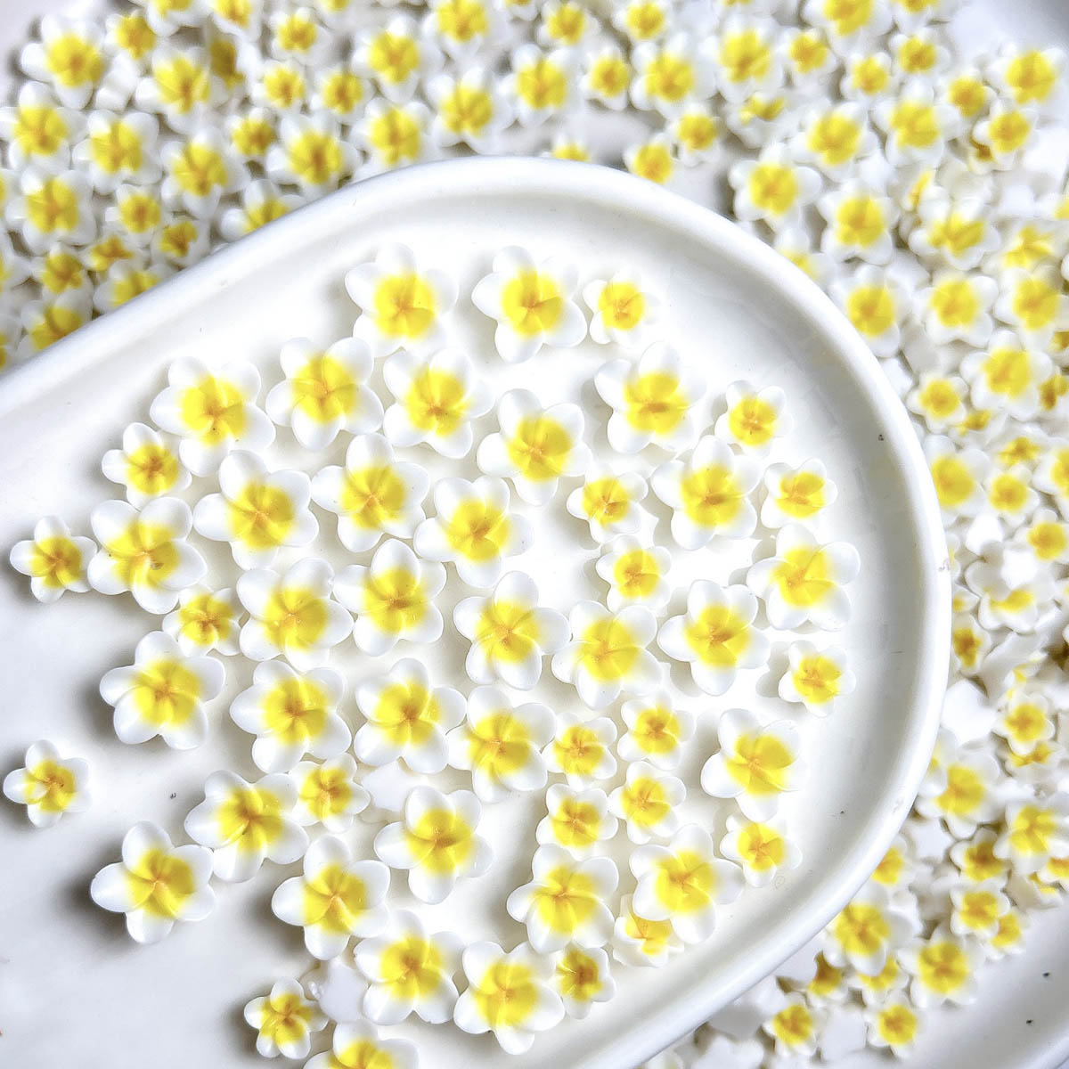 20PCS 3D Cute Creative Yellow White Flower Nail Charms Simulated Luminous Resin Flower Nail Art Supplies DIY Hairpin Nail Decora