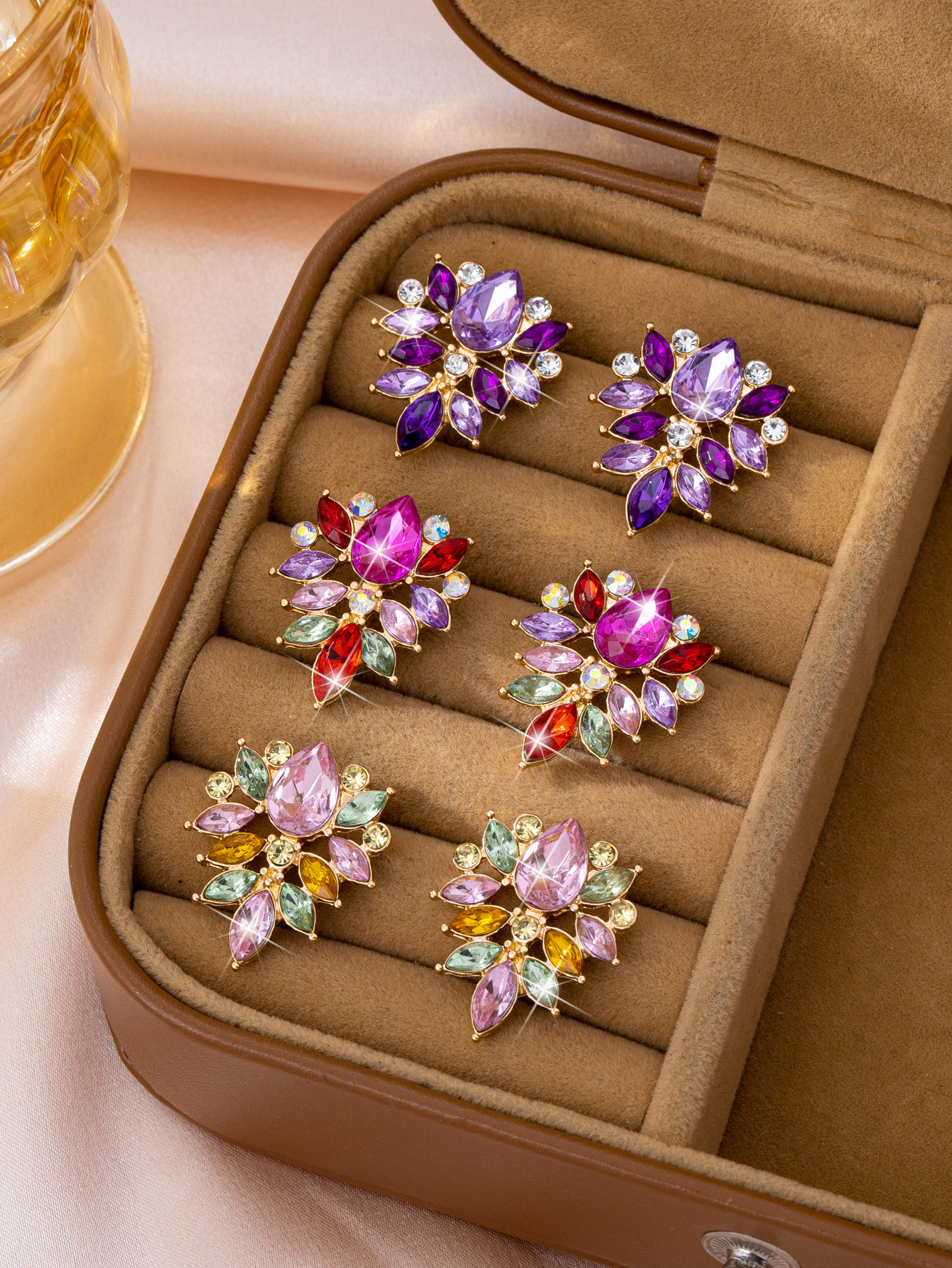 1 Pair of Light Luxury, Gorgeous, Vintage-Style Court-Style Purple/Rose Red/Pink Floral Earrings for Women, Suitable for Pairing with Satin Dresses, Lace Dresses, Vintage Shirts, Chinese-Style Qipaos, Velvet Coats, and Are Ideal for Weddings, Evening E...