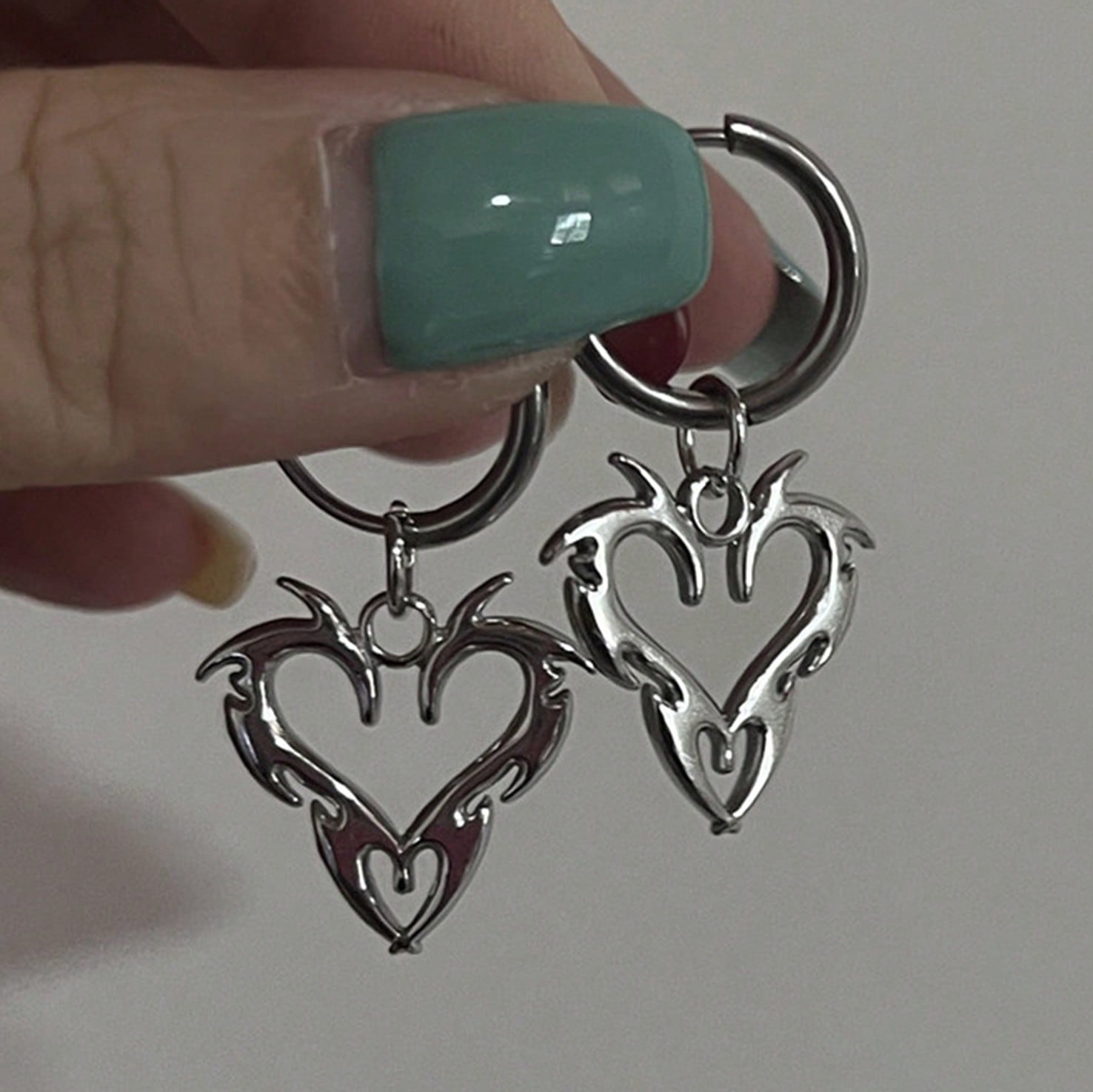 1 pair of punk spiky heart-shaped stainless steel pendant earrings, hip-hop Y2K accessories, suitable for women's daily jewelry pen gpt