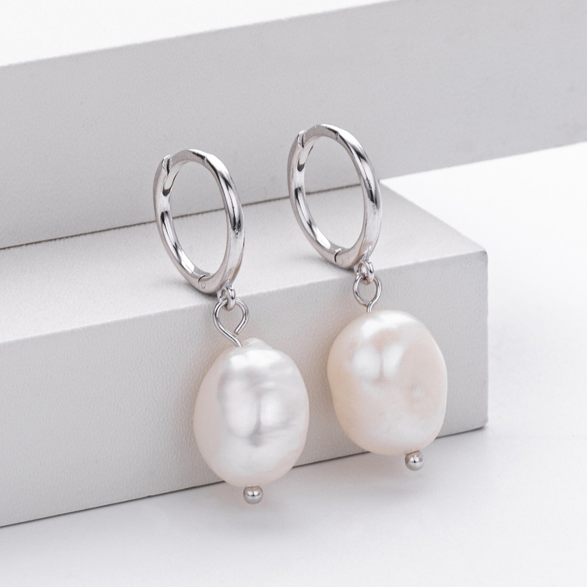 1 pair of stylish and elegant simple earrings, pearl ear buckles, women's daily versatile vacation women's earrings