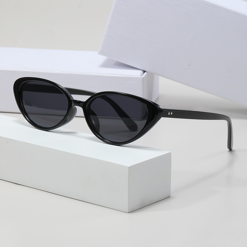 New Vintage Cat Eye Rivet Sunglasses Ladies Fashion Brand Designer Small Frame Sun Glasses Driving Anti-UV Eyeglasses Unisex dr. eyemo