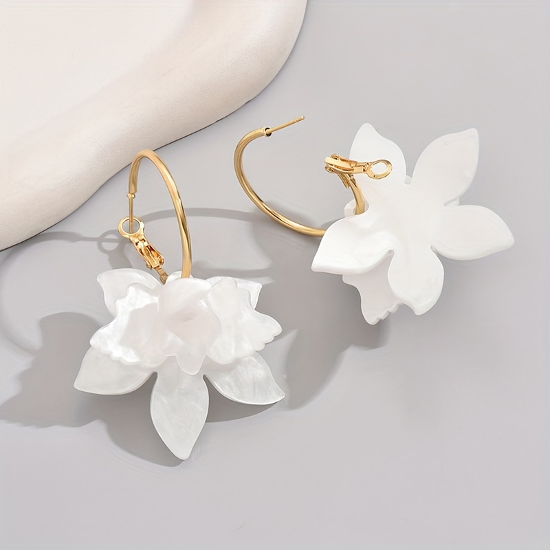 1Pair Cute & Classic Style, White Cubic Flower Acrylic Earrings, Fashion Delicate Accessory For Daily Wear & Vacation