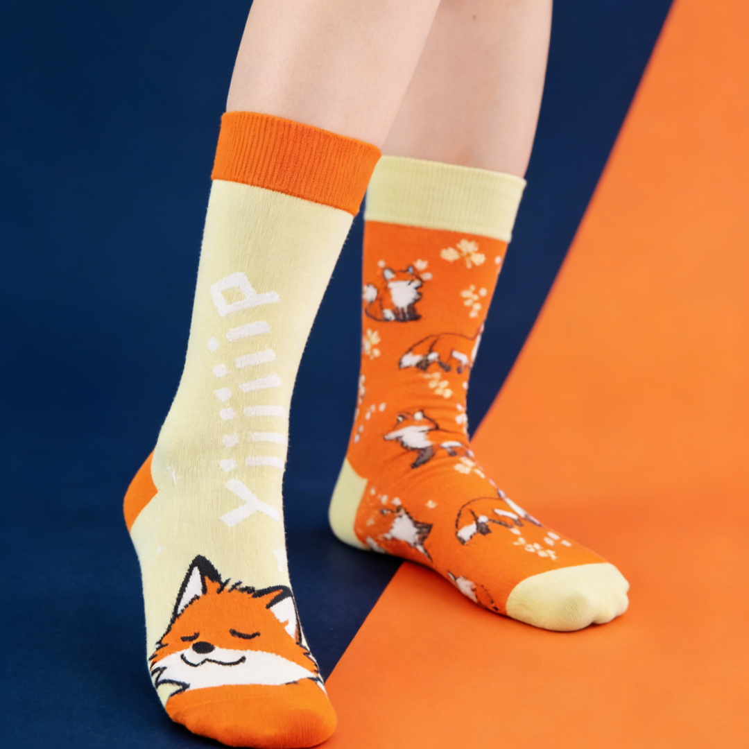 1 Pair of Stylish and Comfortable Mid-Calf Socks,Cheerful Fox Pattern，Suitable for All Seasons