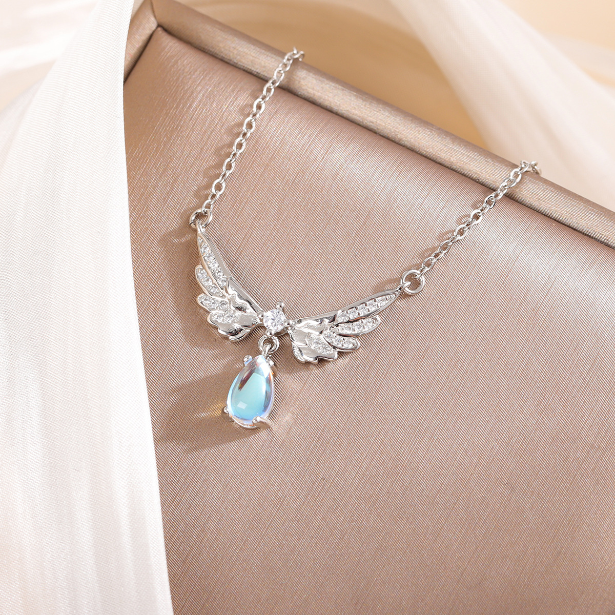 Temperament Exquisite New Fashion Angel Wings 925 Sterling Silver Jewelry Moonstone Wild Clavicle Chain Pendant Necklaces XL204