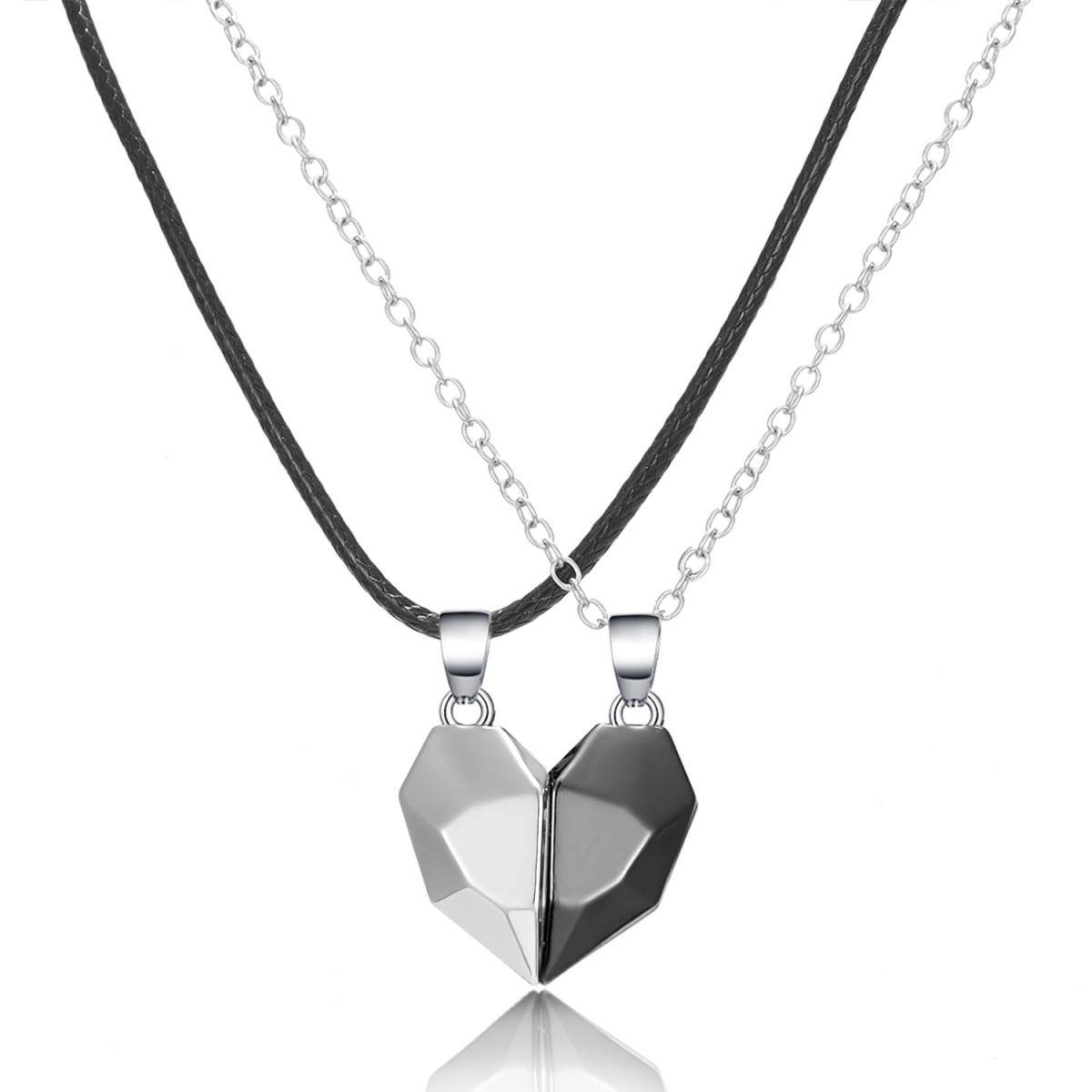 2Pcs/Set Fashion Heart Magnetic Astronaut Pendant Couple Necklace For Women Men Creative Spaceman Paired Choker Lover Jewelry