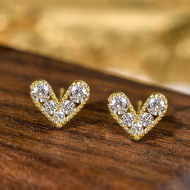 Huitan Shiny Heart Stud Earrings Female Fresh Style Gold Color Exquisite Love Accessory Trendy Simple Stylish Party Jewelry Hot